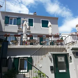 Golden B&B Bed & Breakfast